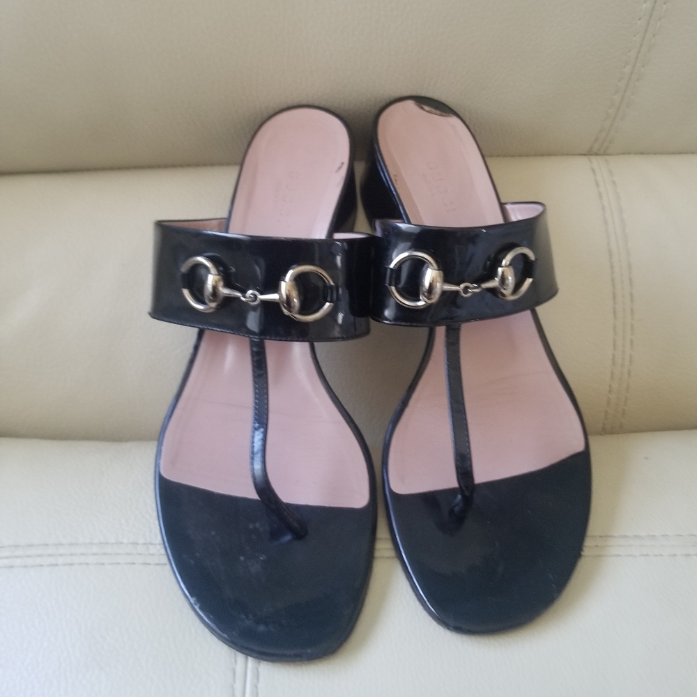 Gucci sandals size 39